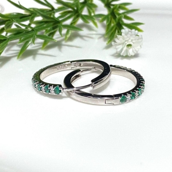 .925 Vintage Sterling Silver Emerald And White Topaz Hoop Earrings - Picture 5 of 5
